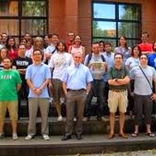 Imagen de un grupo turista en una de las universidades en España