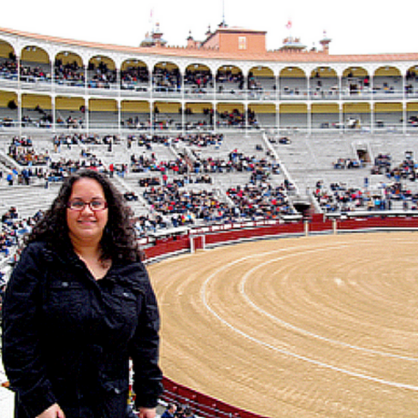 Imagen de estudiante dentro de la Plaza de Toros Las Ventas